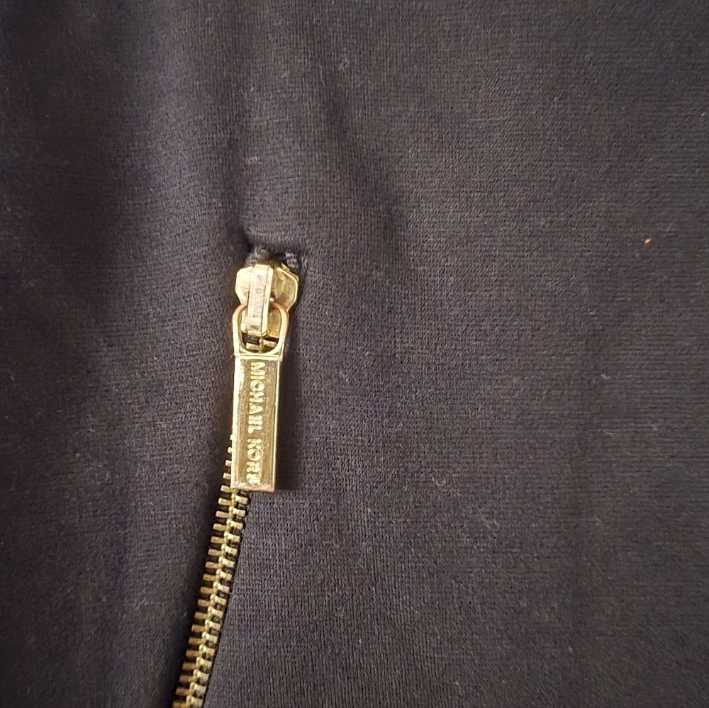 Elegant Black Skirt with Gold Accents - Picture 3 of 4